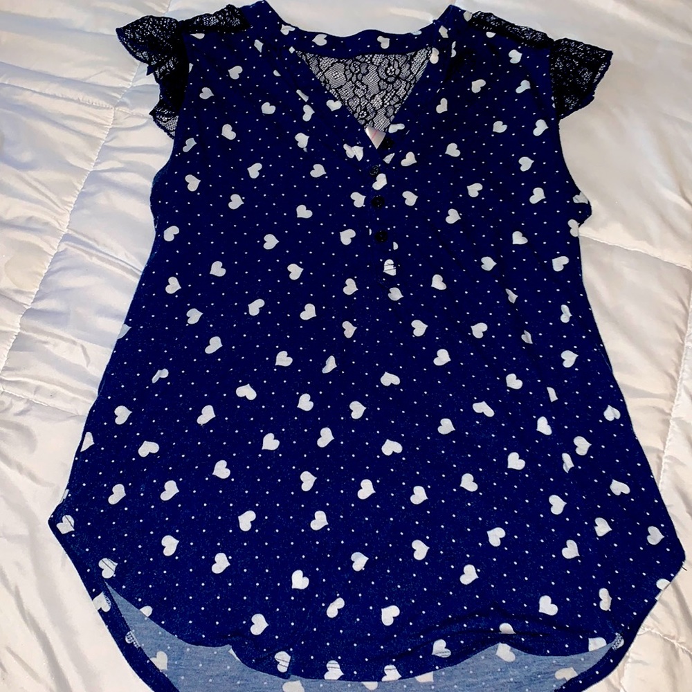 No boundaries ruffle lace cuff blouse white hearts on dark blue pattern size L